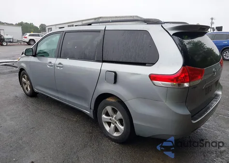 2013 Toyota Sienna Le V6 7 Passenger Auto Access Seat/Le V6 8 Passenger из США, поврежденный, VIN 5TDKK3DC1DS400564